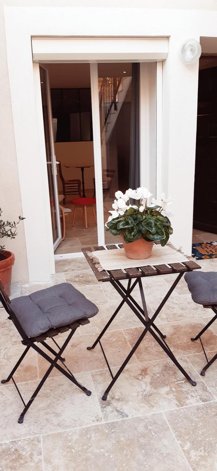 Le Gite D'Eglantine Eyguières Extérieur photo